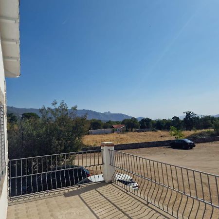El Nido Del Aguila Hotel Las Gacelas, Becerril Becerril de la Sierra Luaran gambar