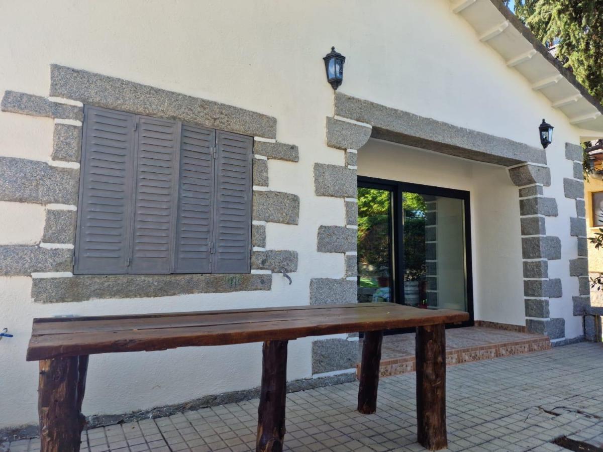 El Nido Del Aguila Hotel Las Gacelas, Becerril Becerril de la Sierra Luaran gambar