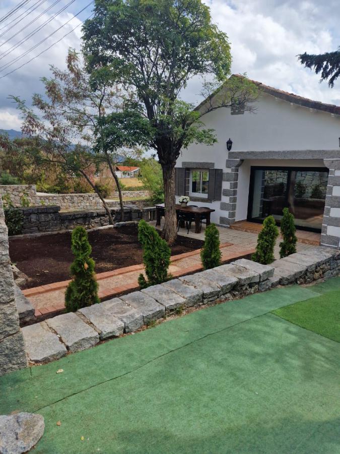 El Nido Del Aguila Hotel Las Gacelas, Becerril Becerril de la Sierra Luaran gambar
